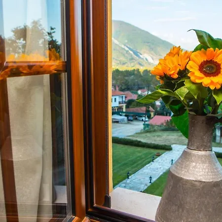 Archontiko Lydia Lithos